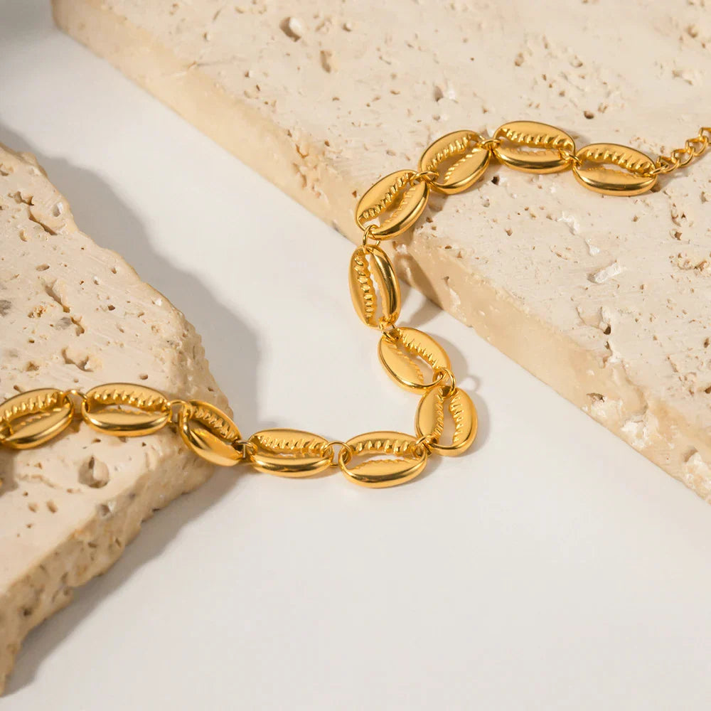 Women's Shell Bracelet in 18K Gold Plated Stainless Steel